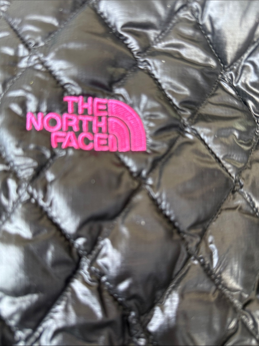The North Face ThermoBall Quilted Vest Women’s M Black Pink Ribbon Full Zip - Picture 9 of 12